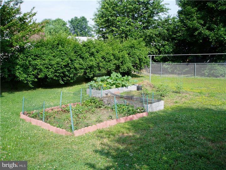 169 Harmony Road Gibbstown, NJ 08027 - Photo 13 of 16 Side Yard