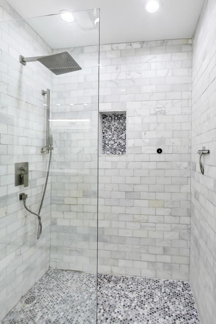 300 West Grand Avenue, Unit 210 Chicago, IL 60654 - Photo 10 of 20 a bathroom with a shower