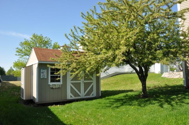 2205 Clipper Court Elgin, IL 60123 - Photo 22 of 24 a view of a backyard with large trees
