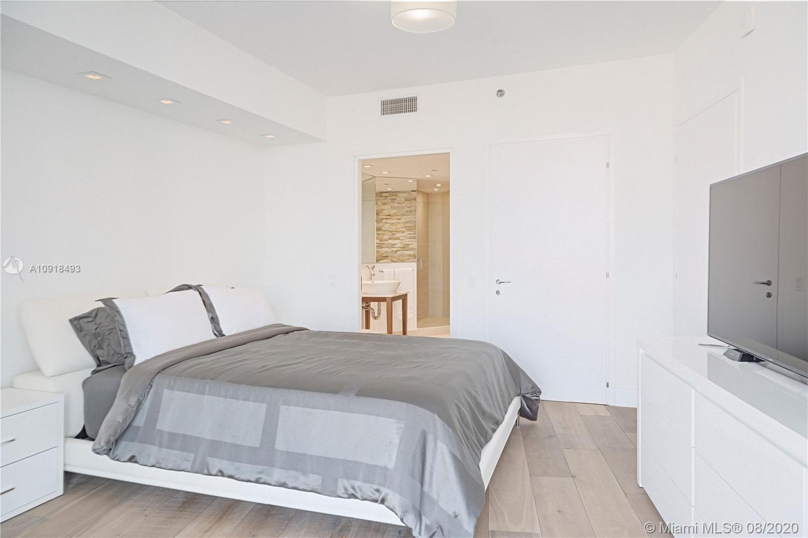 450 Alton Road, Unit 806 Miami Beach, FL 33139 - Photo 11 of 15