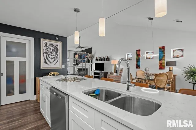 $292,500 | 3043 Shanes Way, Unit 3043, Bettendorf, IA 52722