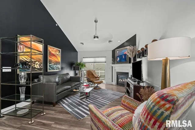 $292,500 | 3043 Shanes Way, Unit 3043, Bettendorf, IA 52722