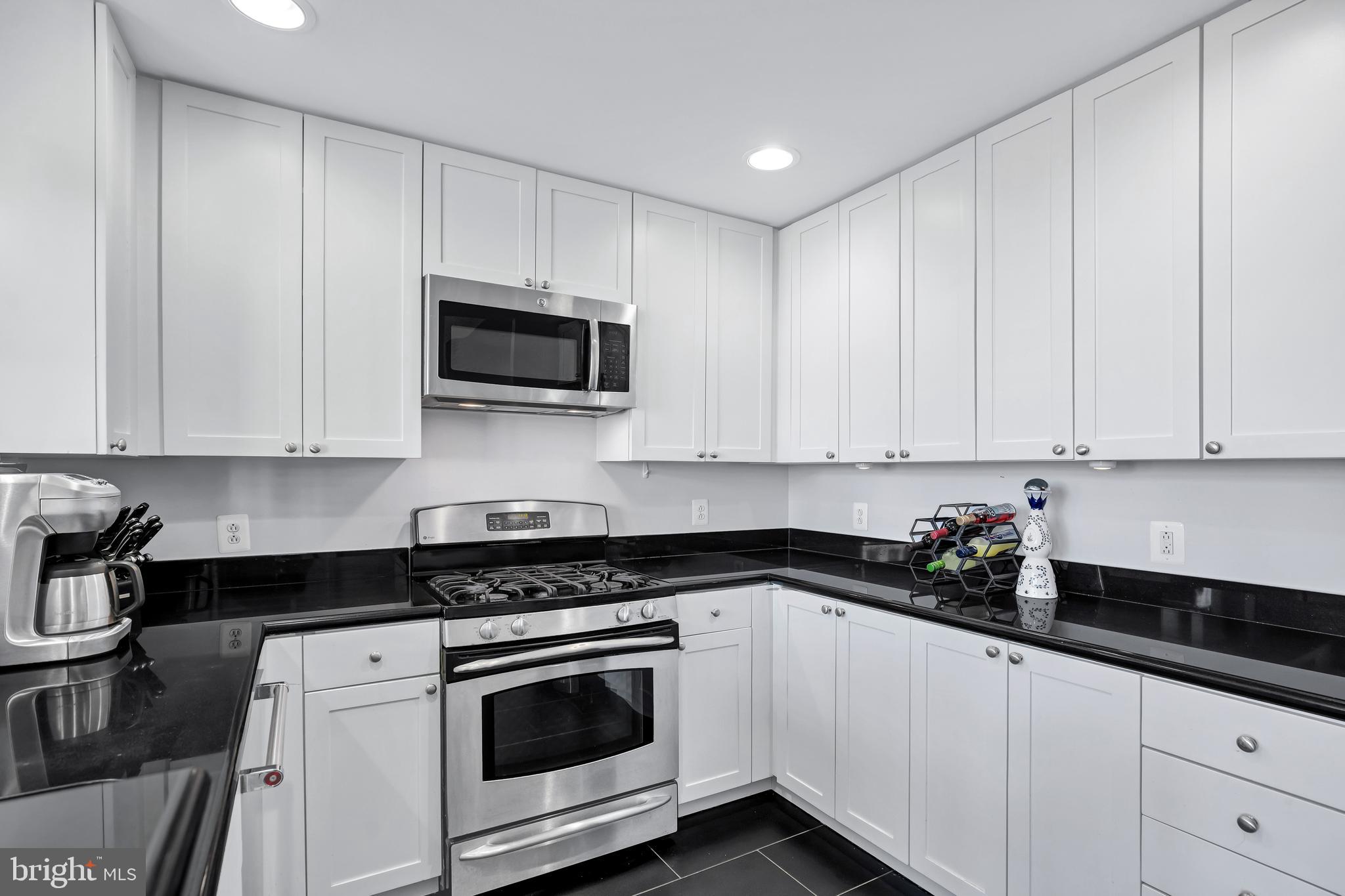 3650 South Glebe Road, Unit 444 Arlington, VA 22202 - Photo 4 of 61 Gas Range with Four Burners