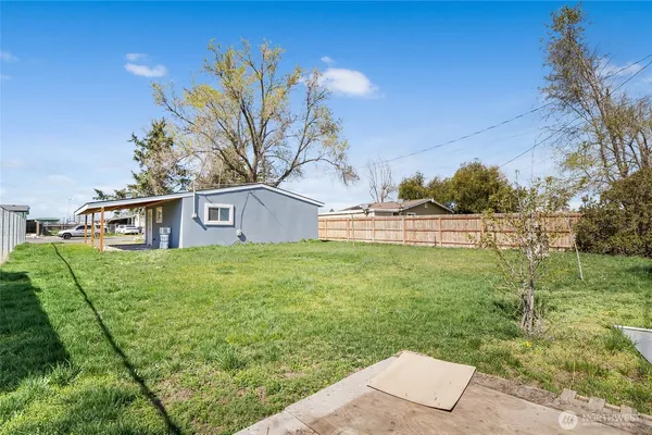 a view of a house with a backyard