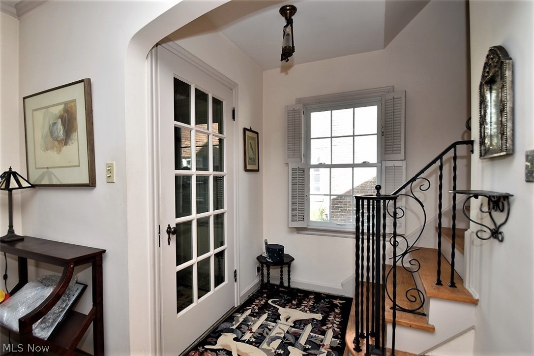 3553 Townley Road Shaker Heights, OH 44122 - Photo 3 of 27 Gallery Image 3
