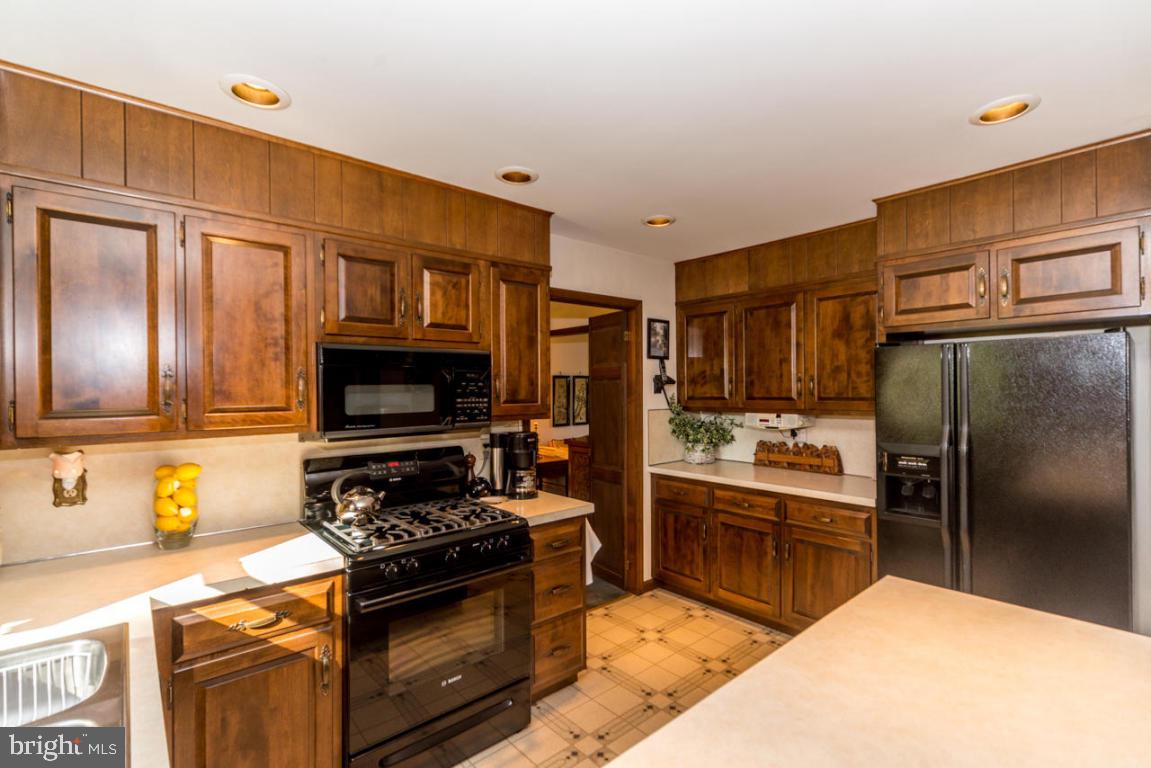 101 St Thomas Road Lancaster, PA 17601 - Photo 11 of 28