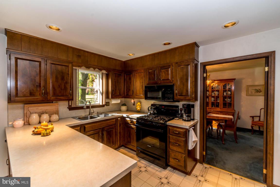 101 St Thomas Road Lancaster, PA 17601 - Photo 10 of 28