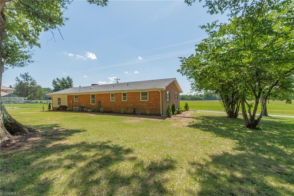 3035 Plantation Road Winston-Salem, NC 27105 - Photo 2 of 28