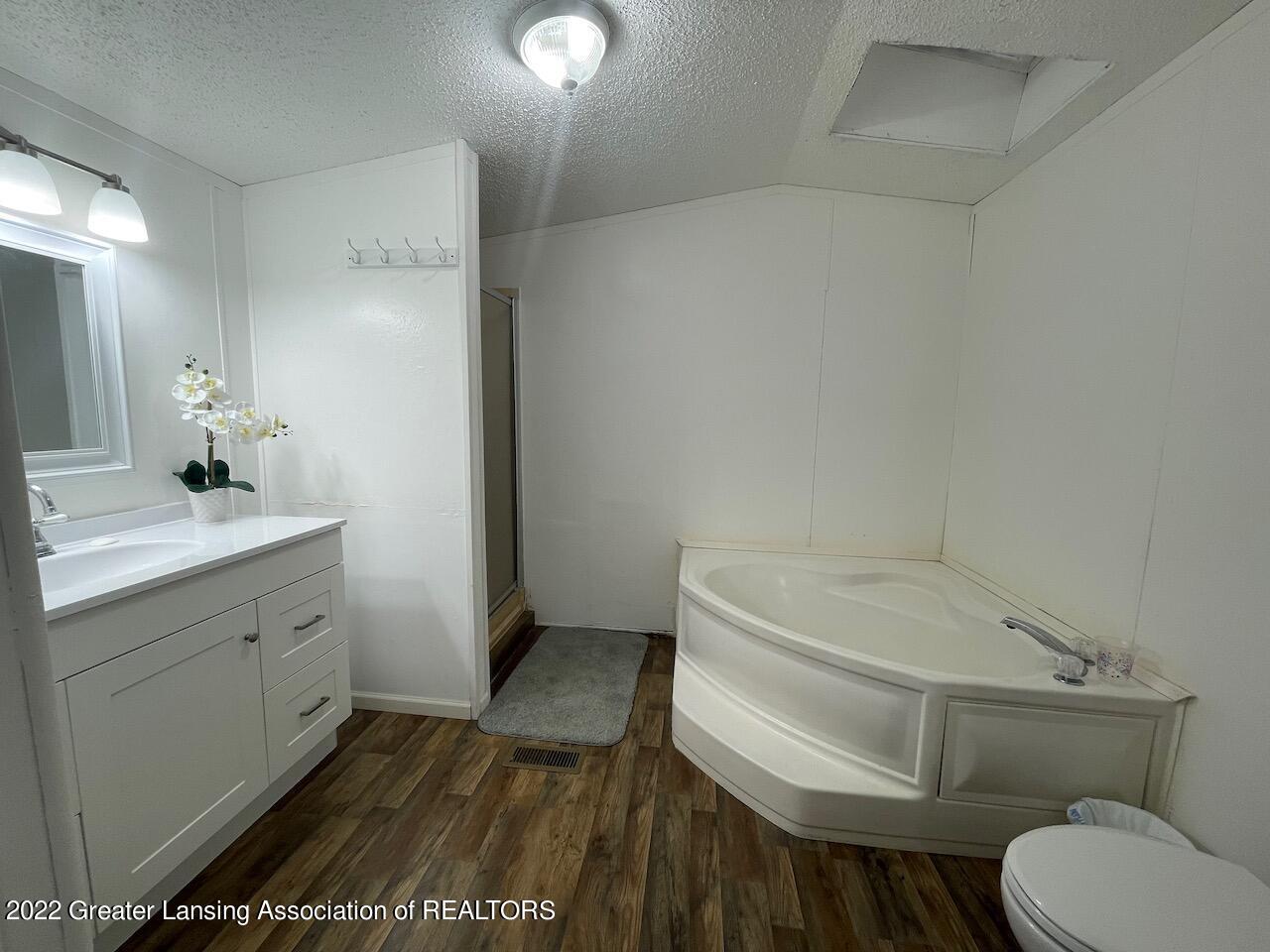 15401 Comdon Road Albion, MI 49224 - Photo 25 of 34 Master Bath
