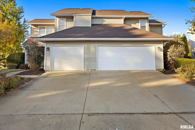 $165,900 | 1101 Eisenhower Drive, Unit B, Pekin, IL 61554