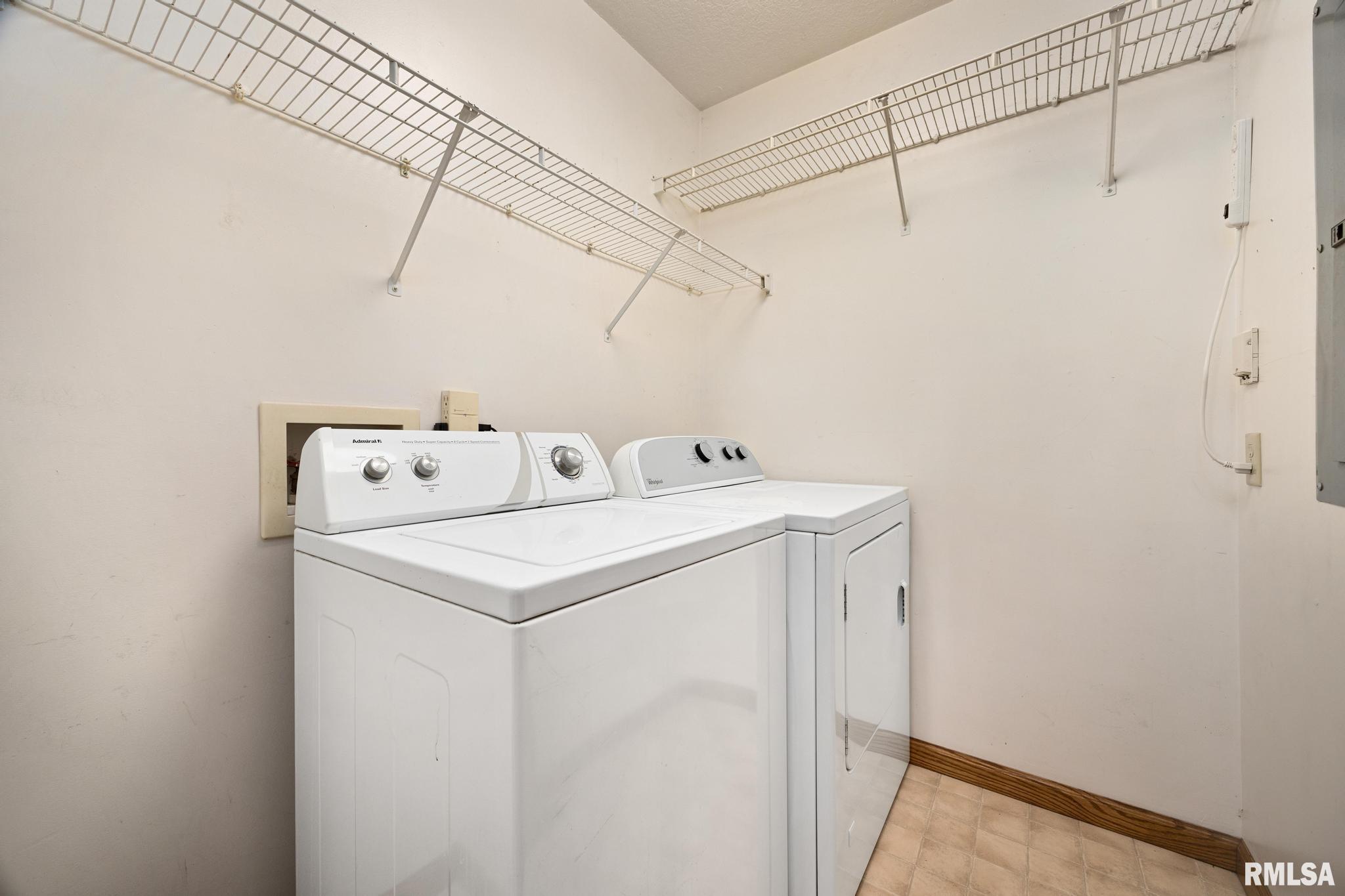 1101 Eisenhower Drive, Unit B Pekin, IL 61554 - Photo 14 of 26