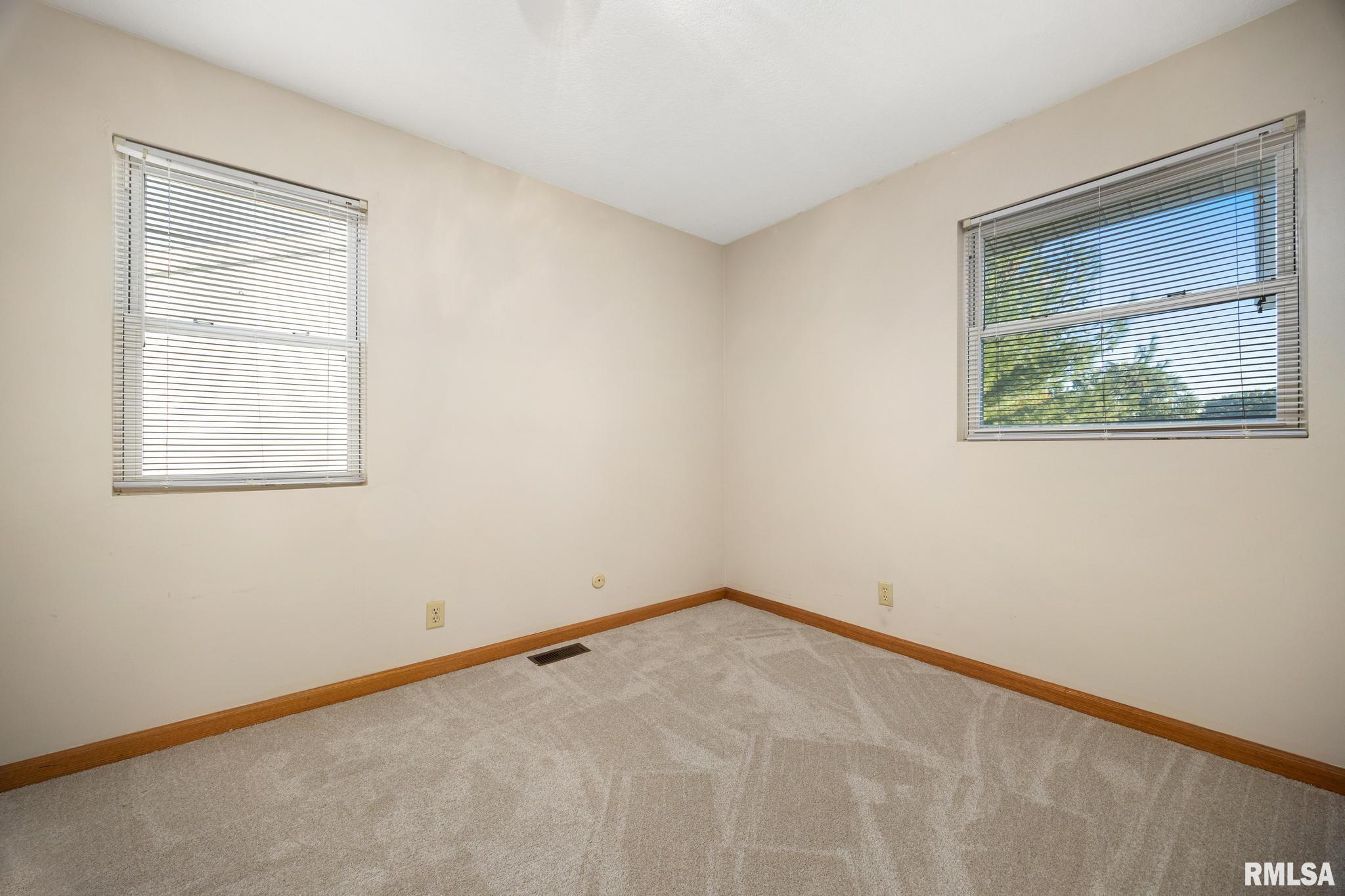 1101 Eisenhower Drive, Unit B Pekin, IL 61554 - Photo 15 of 26