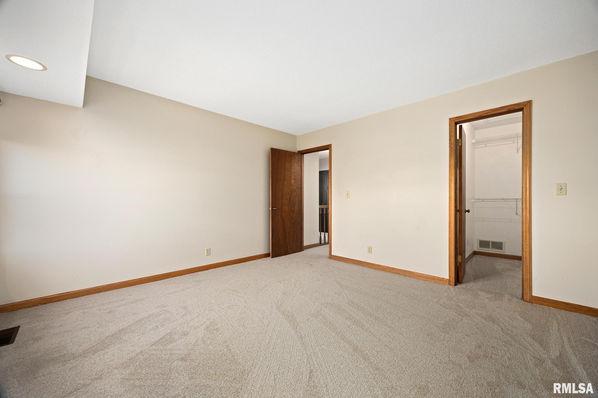 1101 Eisenhower Drive, Unit B Pekin, IL 61554 - Photo 18 of 26