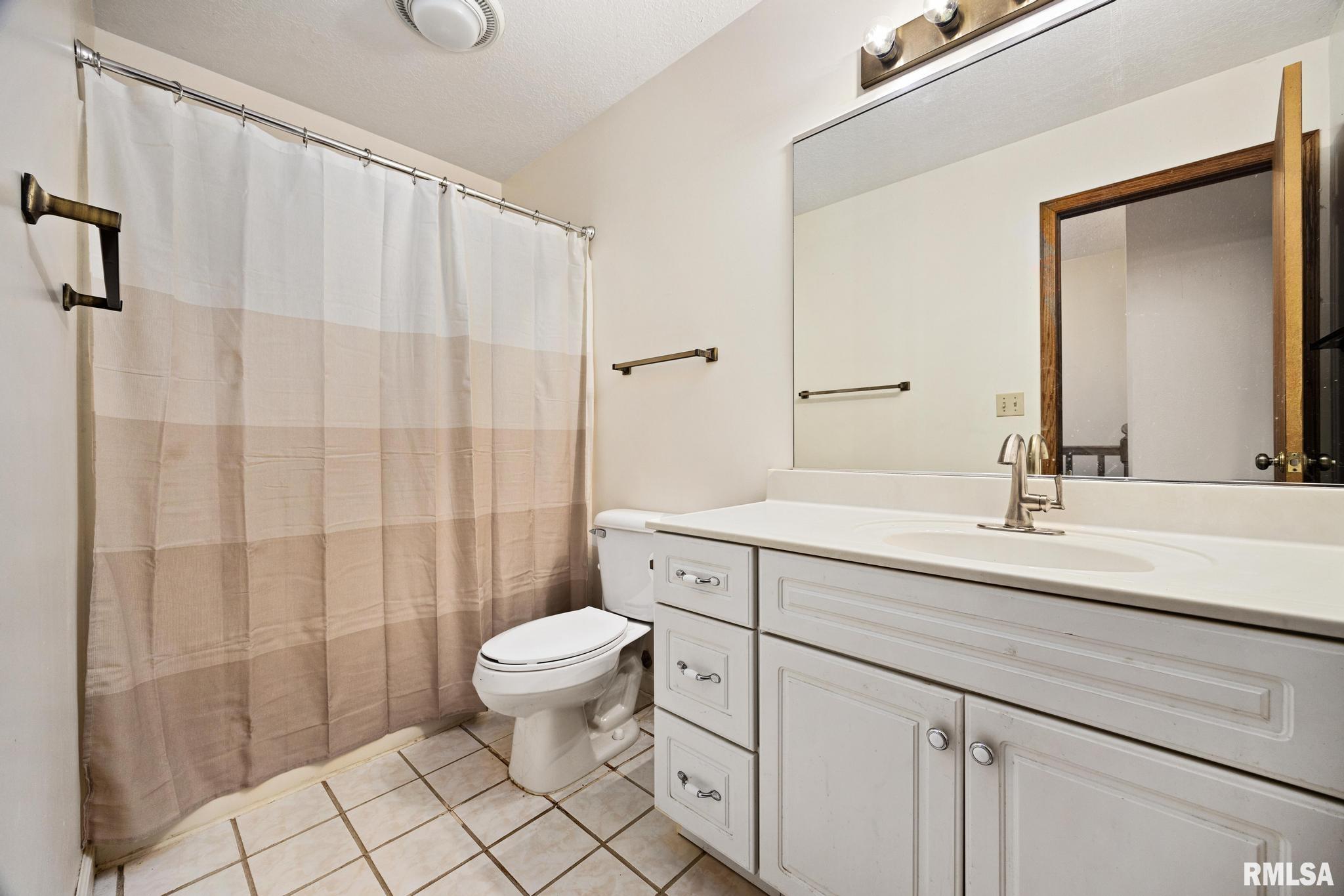 1101 Eisenhower Drive, Unit B Pekin, IL 61554 - Photo 19 of 26