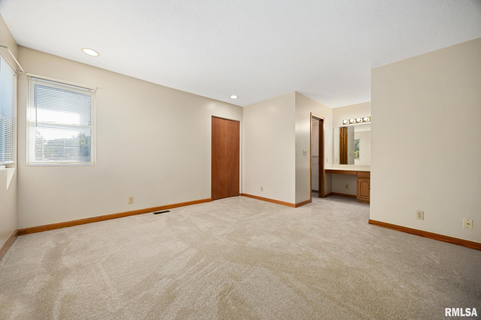 1101 Eisenhower Drive, Unit B Pekin, IL 61554 - Photo 20 of 26