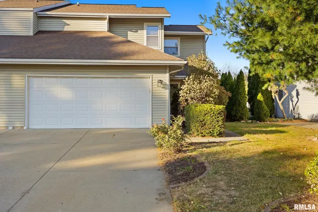 $165,900 | 1101 Eisenhower Drive, Unit B, Pekin, IL 61554