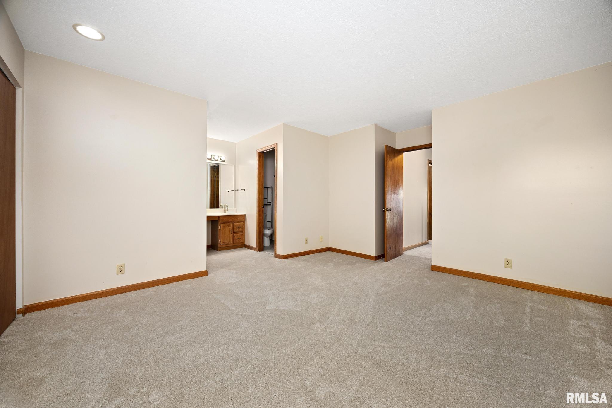 1101 Eisenhower Drive, Unit B Pekin, IL 61554 - Photo 21 of 26