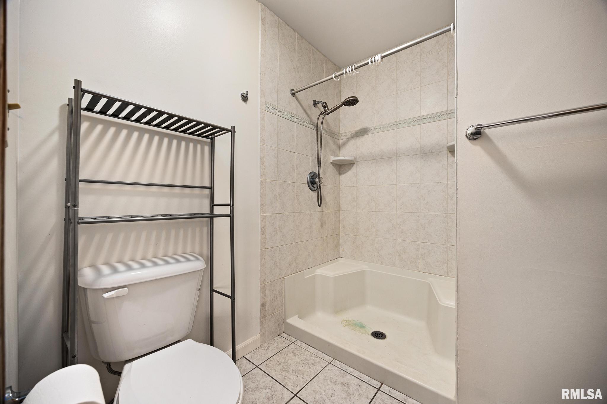 1101 Eisenhower Drive, Unit B Pekin, IL 61554 - Photo 24 of 26