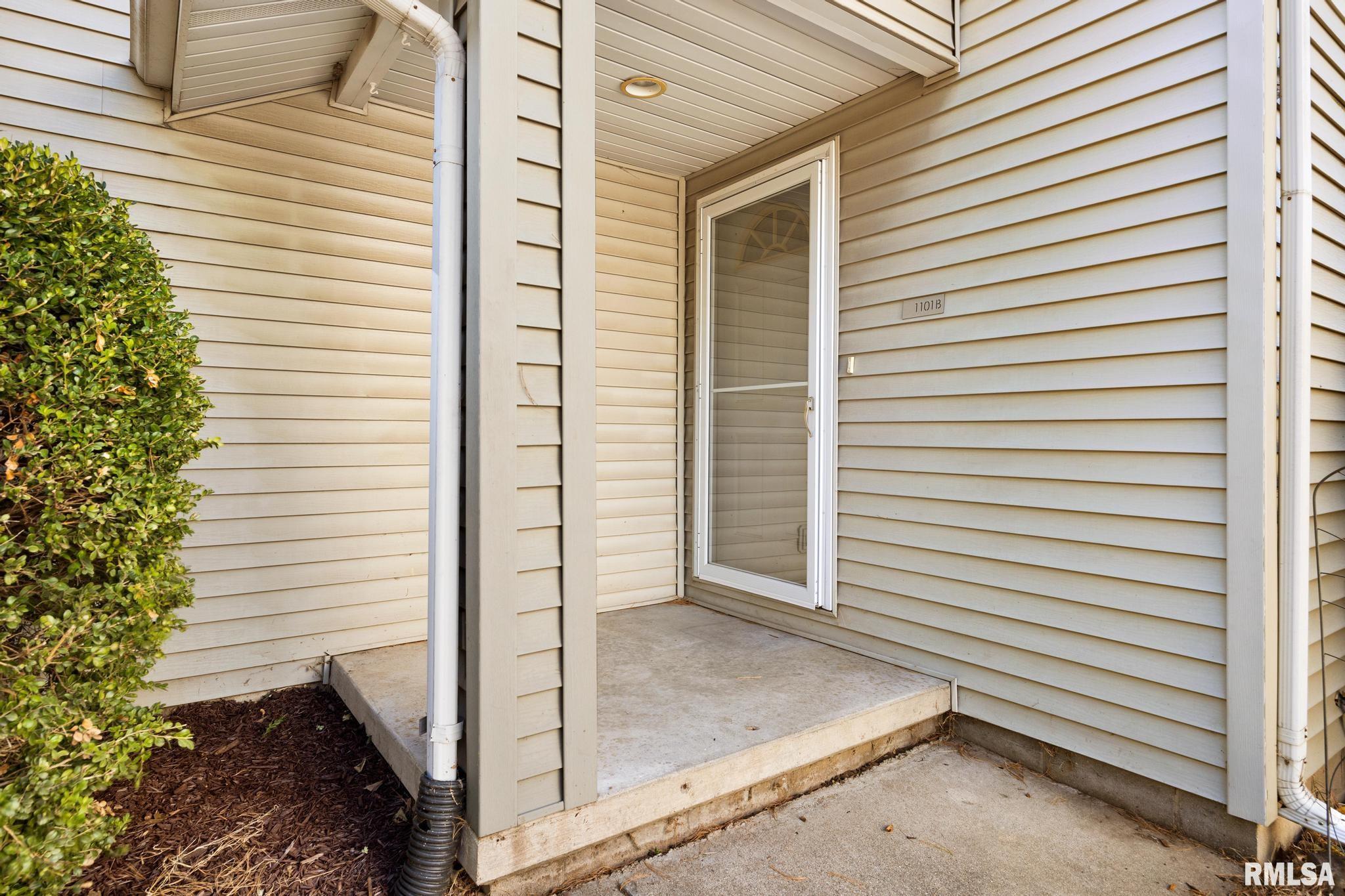 1101 Eisenhower Drive, Unit B Pekin, IL 61554 - Photo 3 of 26