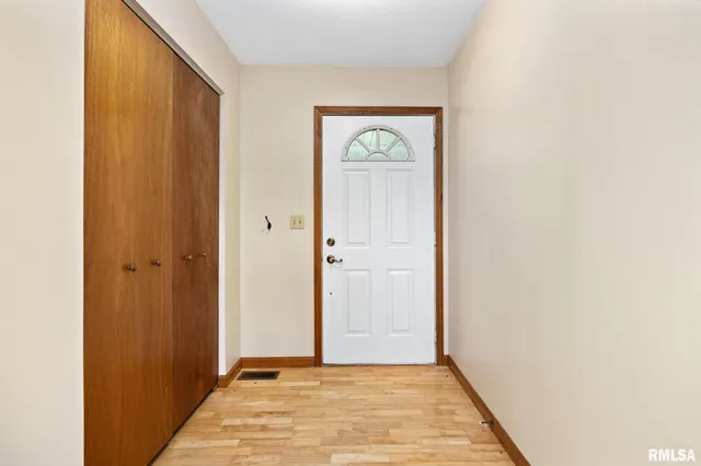 $165,900 | 1101 Eisenhower Drive, Unit B, Pekin, IL 61554