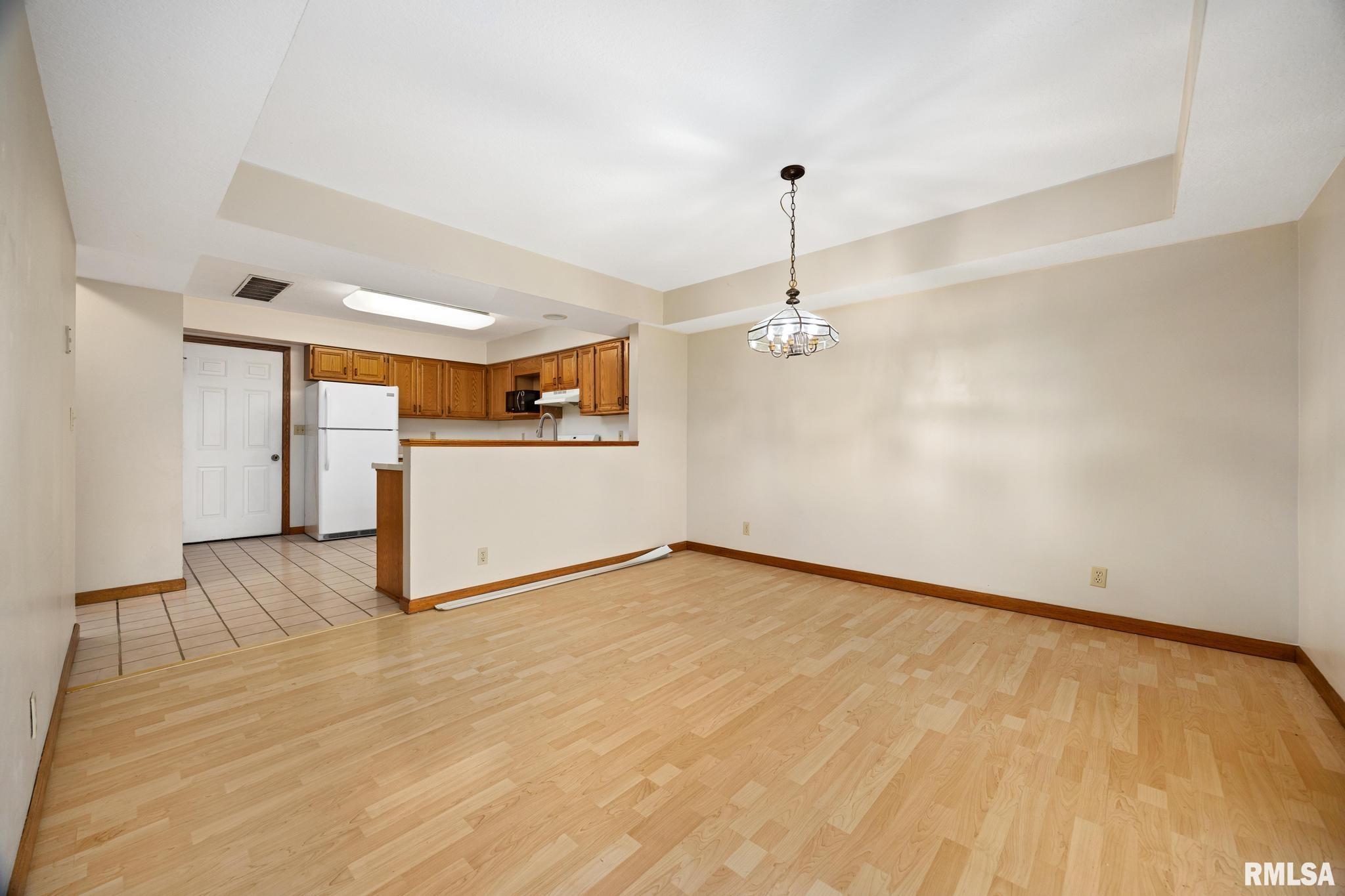 1101 Eisenhower Drive, Unit B Pekin, IL 61554 - Photo 8 of 26