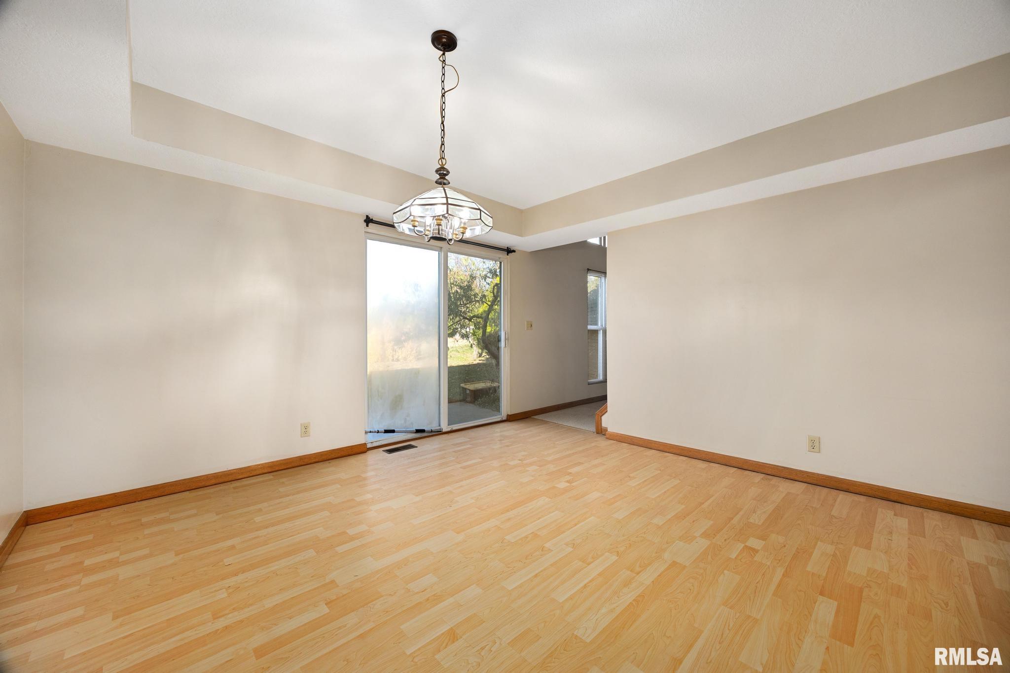 1101 Eisenhower Drive, Unit B Pekin, IL 61554 - Photo 10 of 26