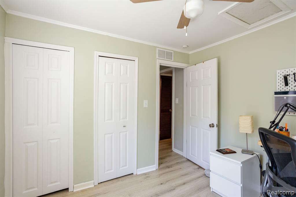 21706 Power Road Farmington Hills, MI 48336 - Photo 17 of 27
