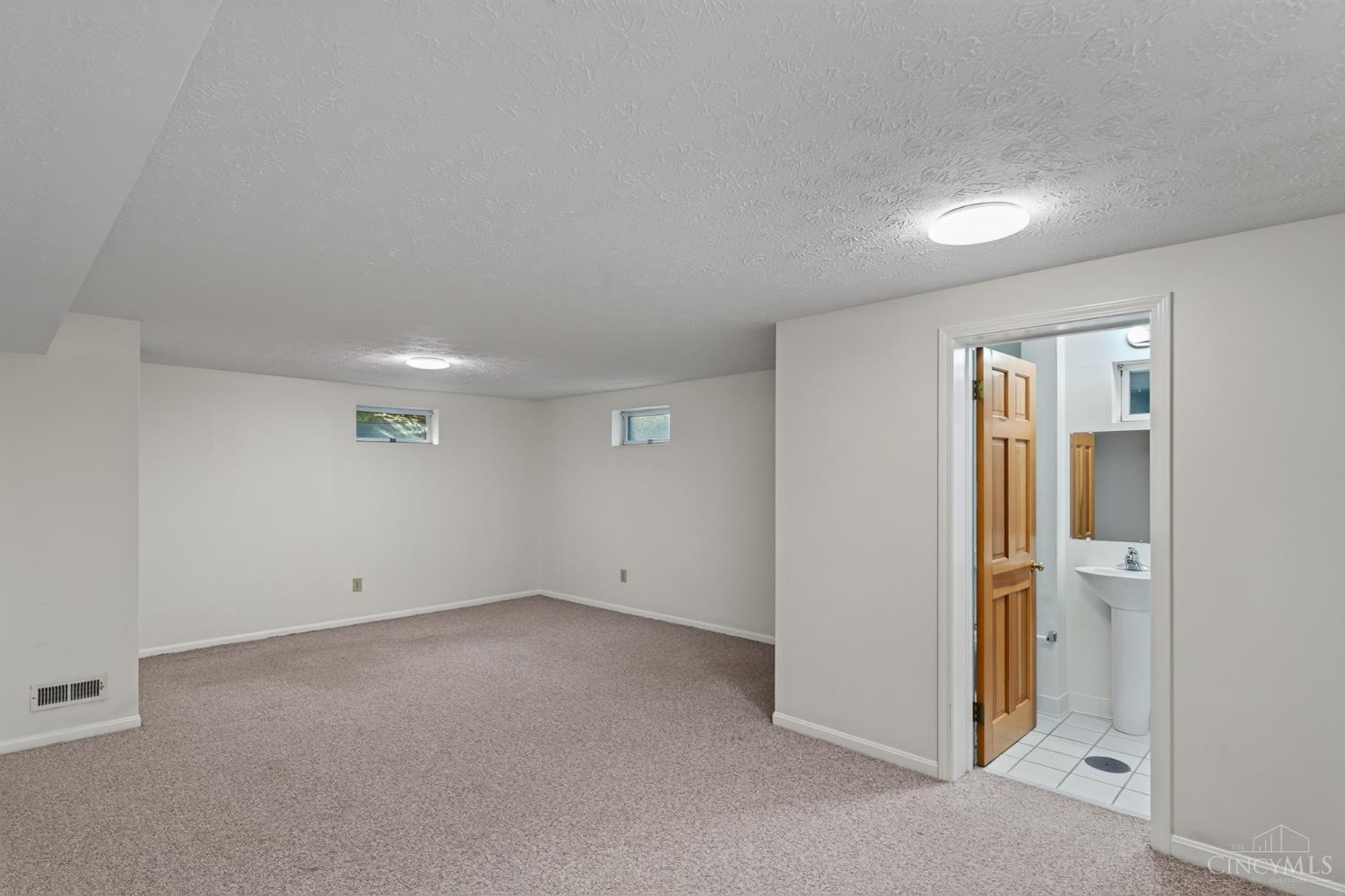 9043 Winton Road, Unit 2 Cincinnati, OH 45231 - Photo 12 of 19 Gallery Image 12