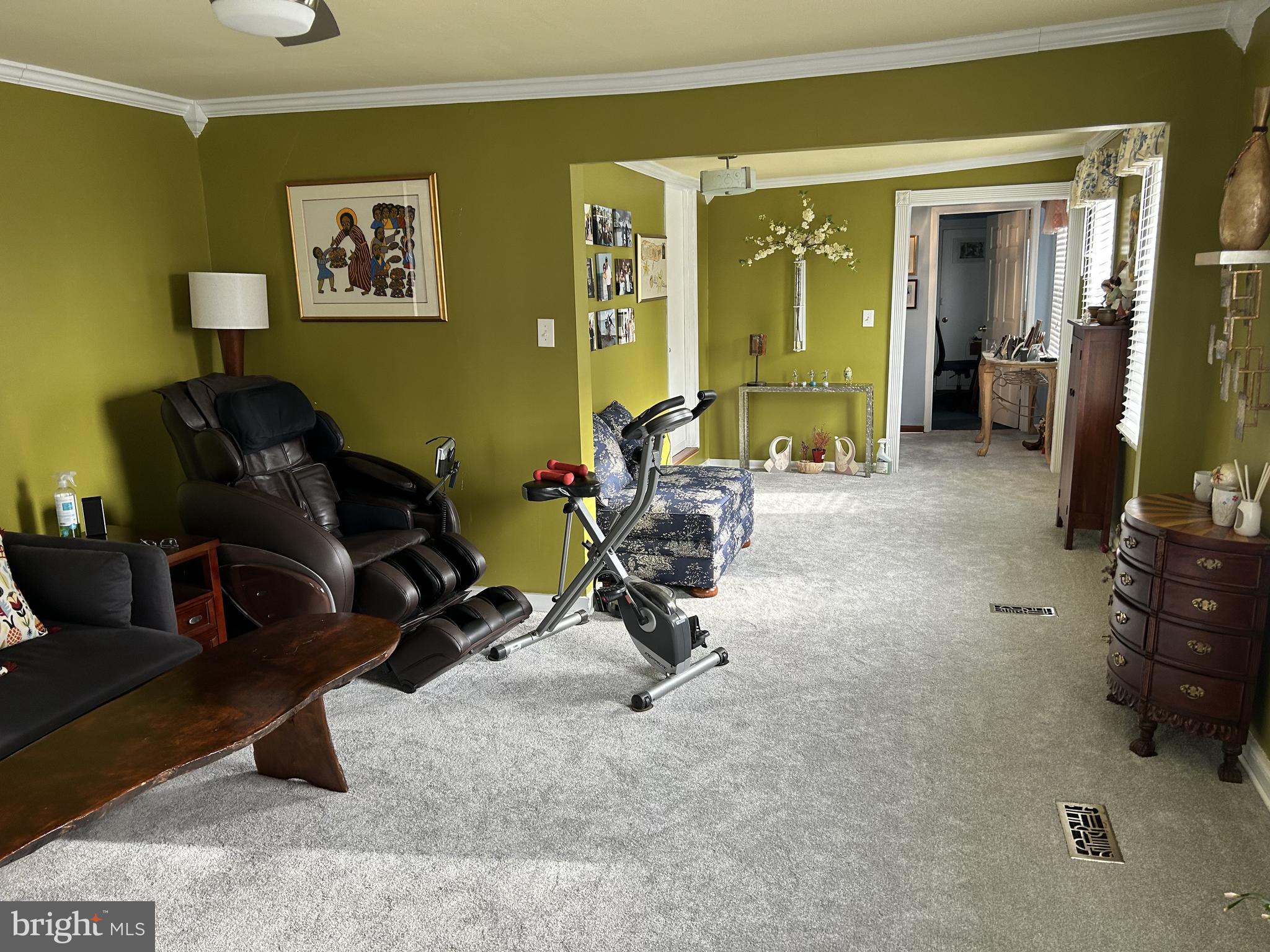 815 Scott Street Baltimore, MD 21230 - Photo 6 of 9 a room with musical instruments