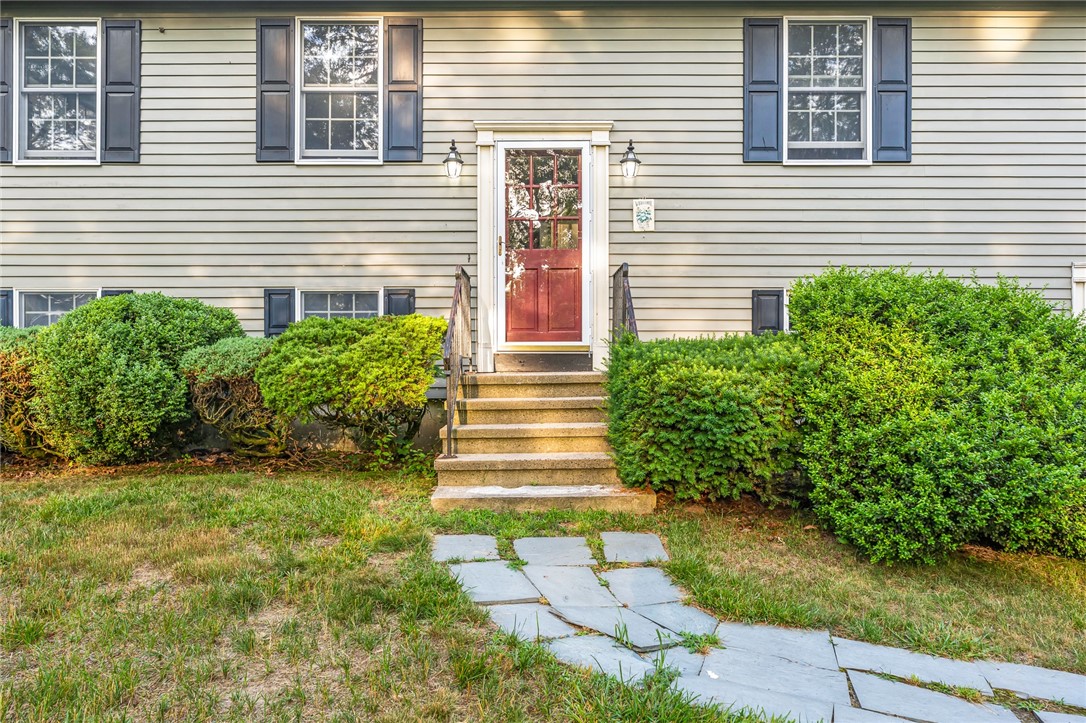 590 Shannock Road South Kingstown, RI 02879 - Photo 4 of 30