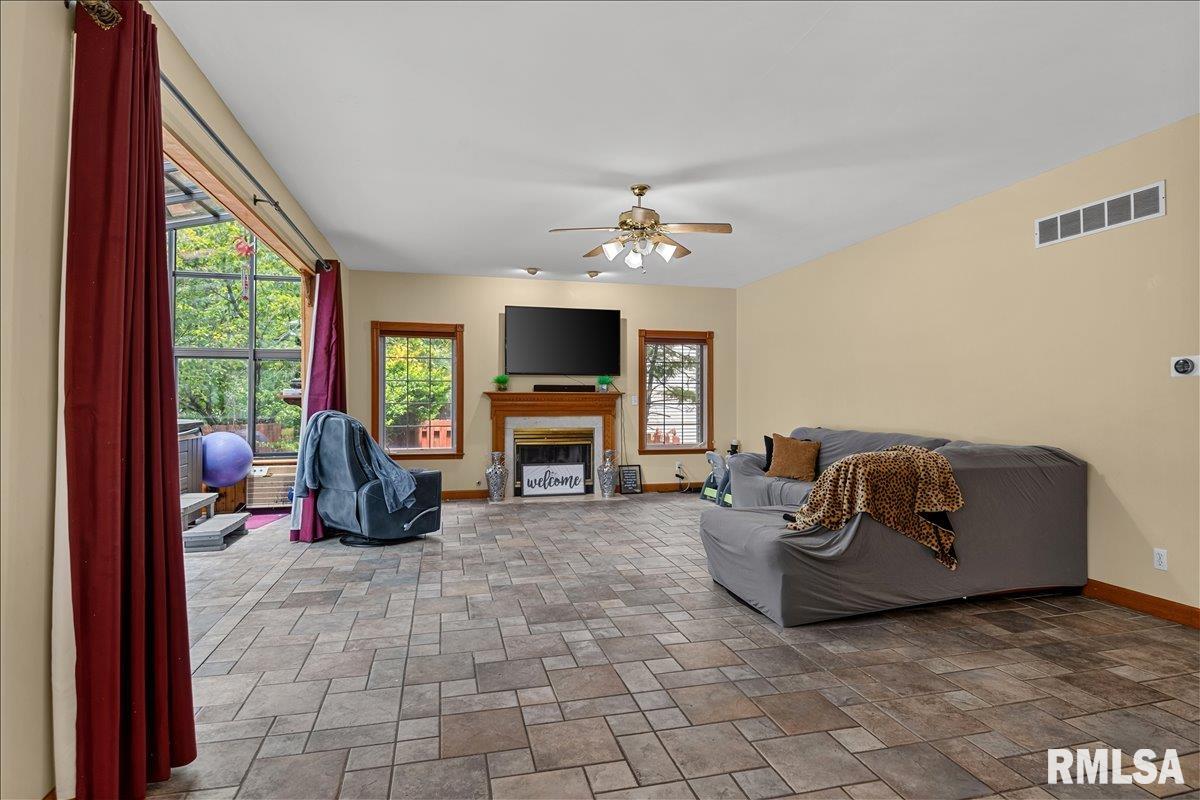 2517 Dickens Drive Springfield, IL 62711 - Photo 10 of 66