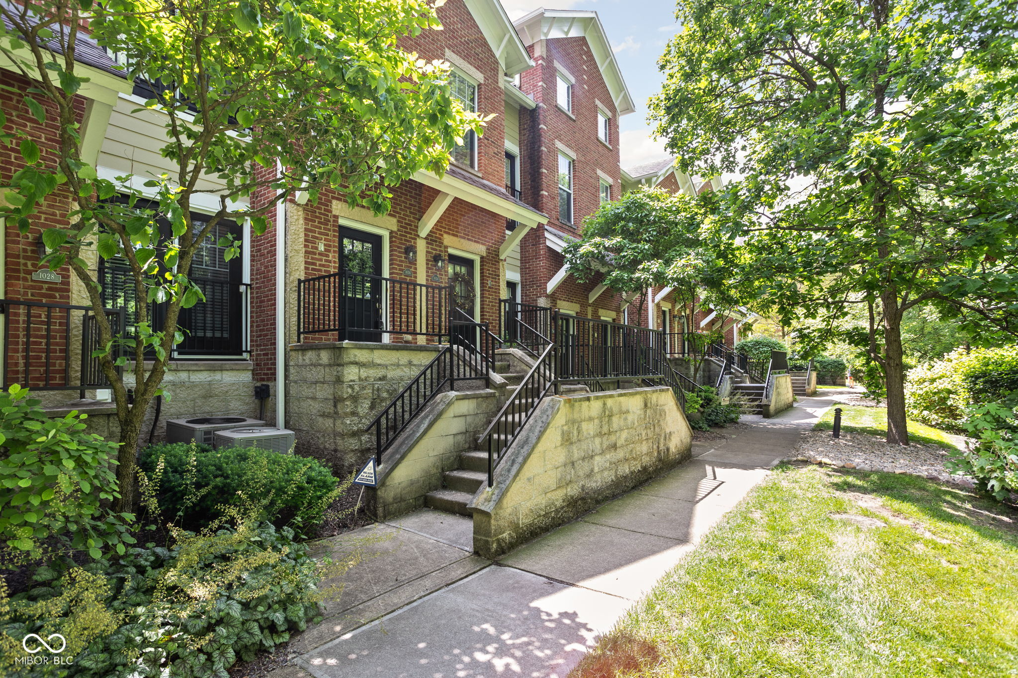 1026 Reserve Way Indianapolis, IN 46220 - Photo 2 of 39