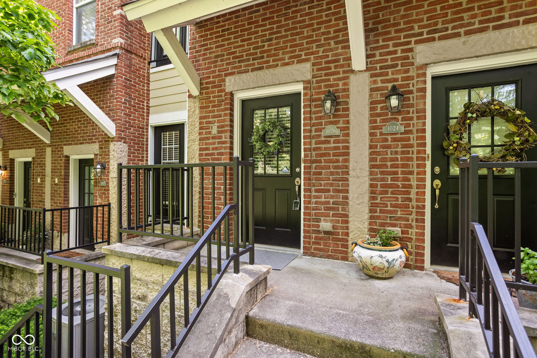 1026 Reserve Way Indianapolis, IN 46220 - Photo 3 of 39