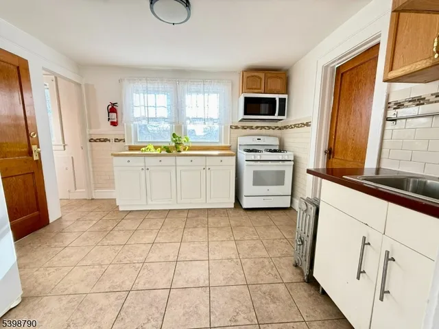 $2,200 | 19 Harding Street, Unit 2, Maplewood, NJ 07040