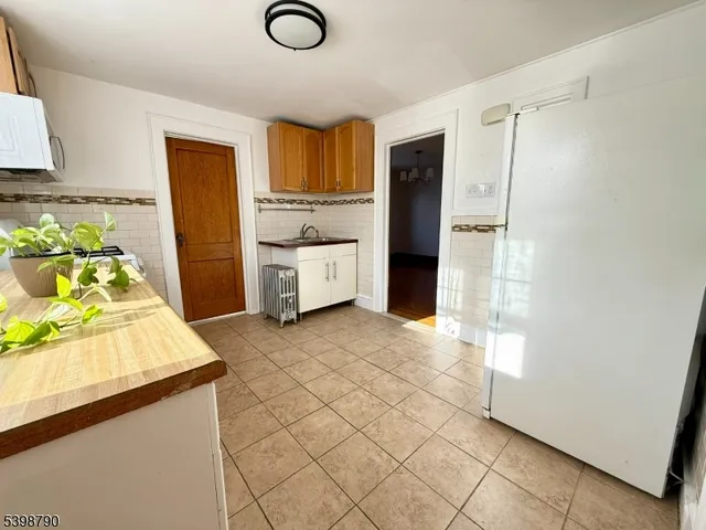 $2,200 | 19 Harding Street, Unit 2, Maplewood, NJ 07040