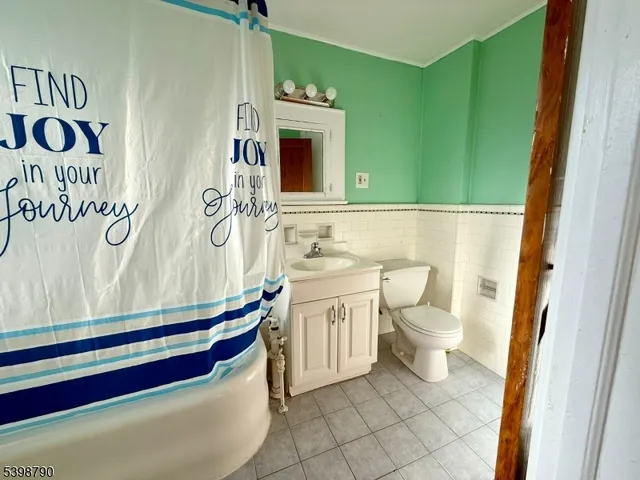 $2,200 | 19 Harding Street, Unit 2, Maplewood, NJ 07040