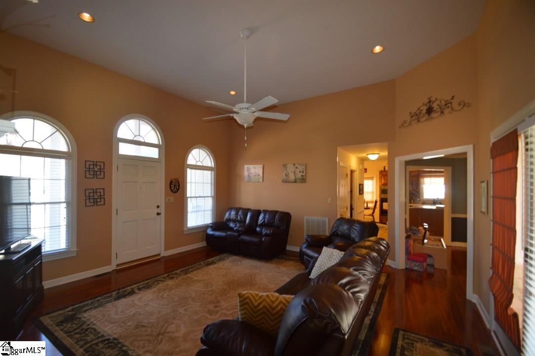 129 Sheldon Drive Moore, SC 29369 - Photo 2 of 29 Gallery Image 2