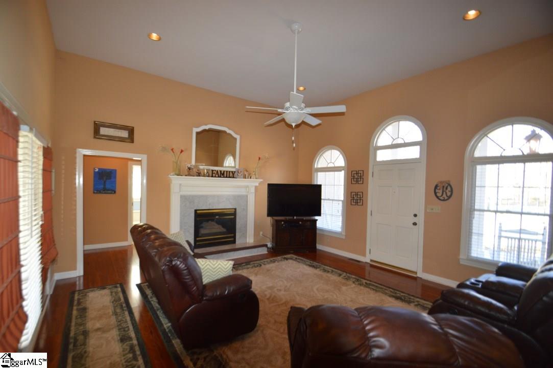 129 Sheldon Drive Moore, SC 29369 - Photo 4 of 29 Gallery Image 4