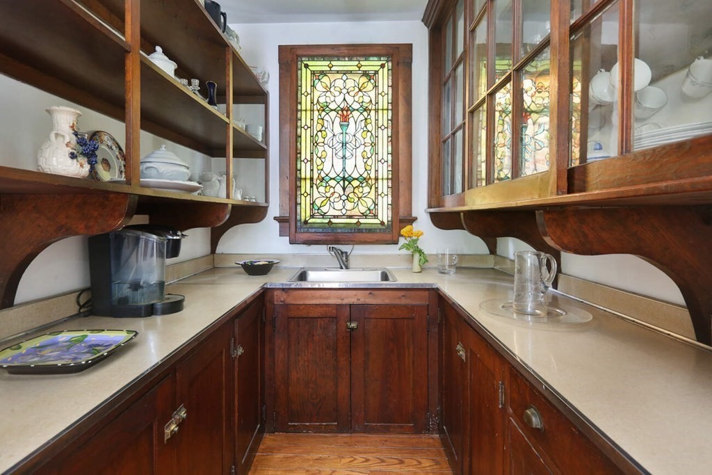 45 Waterston Road Newton, MA 02458 - Photo 7 of 24