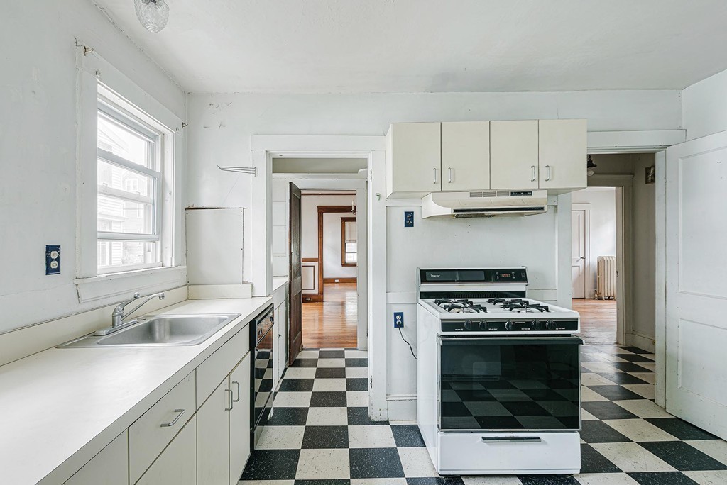 20 Carver Road East Watertown, MA 02472 - Photo 8 of 15 Gallery Image 8