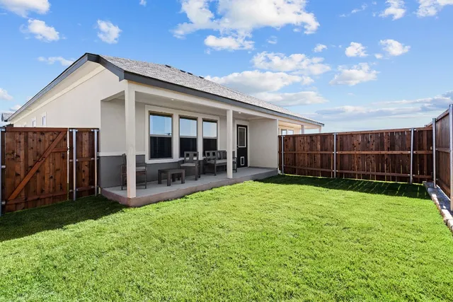 $2,422 | 476 Suffield Drive, Unit 812, Buda, TX 78610