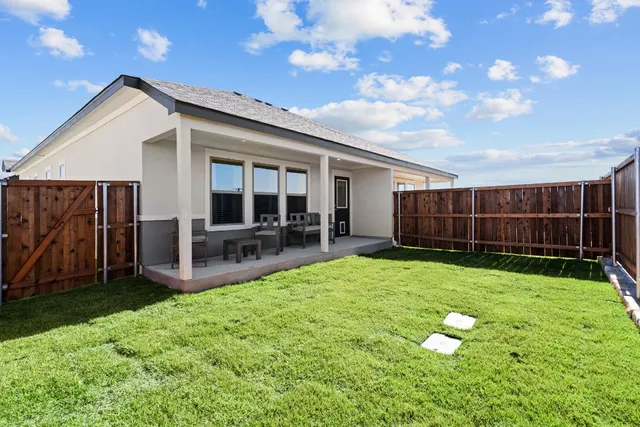 $2,422 | 476 Suffield Drive, Unit 812, Buda, TX 78610