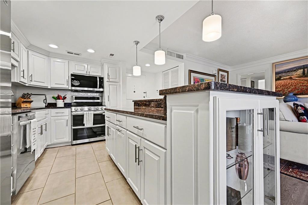 4545 Wornall Road, Unit 610 Kansas City, MO 64111 - Photo 7 of 24