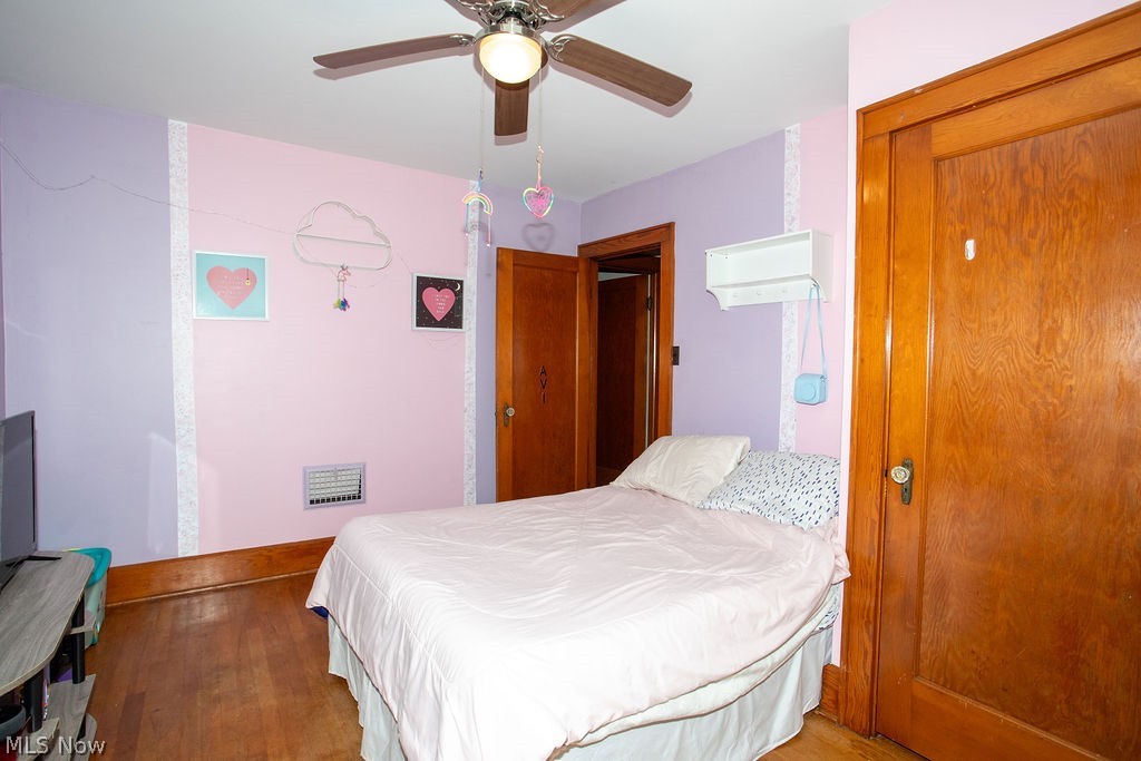 213 Como Street Struthers, OH 44471 - Photo 11 of 25 3rd bedroom with wood floors and ceiling fan