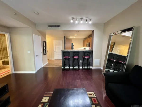 $2,700 | 530 K Street, Unit 201, San Diego, CA 92101