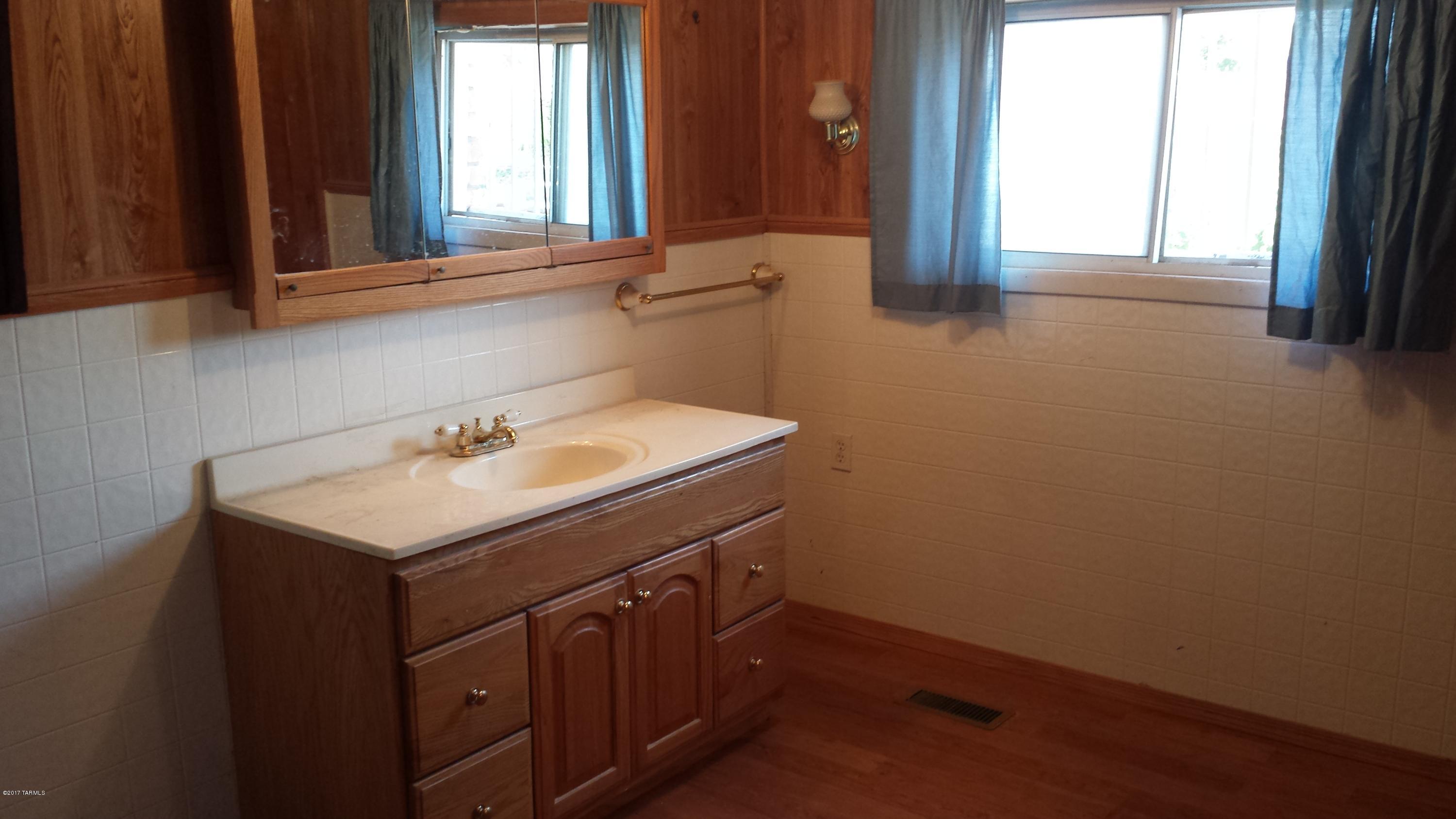 3056 West Curtis Road Tucson, AZ 85705 - Photo 7 of 10