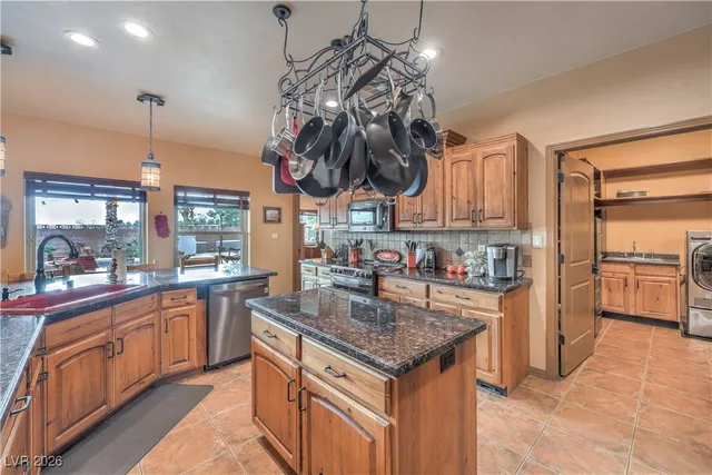 $740,000 | 1122 Thomas Bay Circle, Logandale, NV 89021