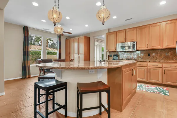 $950,000 | 3 Clear Lake Drive, Rancho Mirage, CA 92270