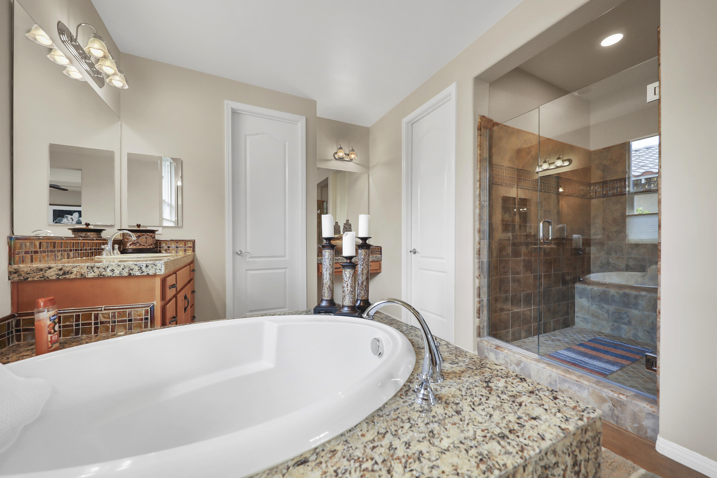 3 Clear Lake Drive Rancho Mirage, CA 92270 - Photo 24 of 47 Primary bathroom