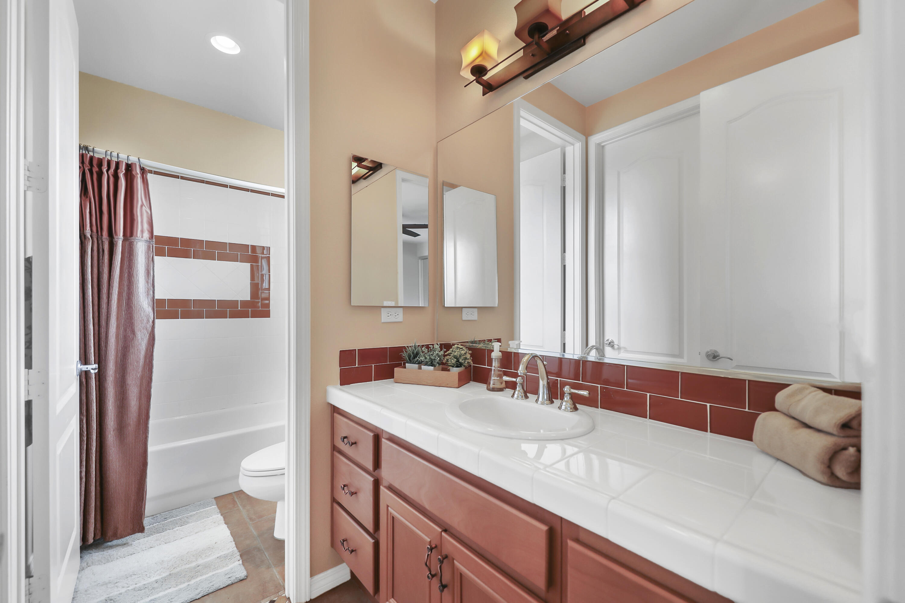 3 Clear Lake Drive Rancho Mirage, CA 92270 - Photo 26 of 47 Guest bathroom